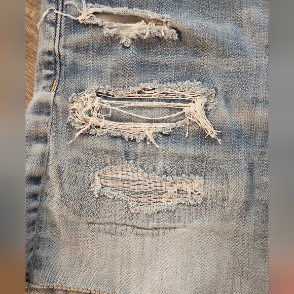 AMERICAN EAGLE Light Wash Denim Distressed Jean Shorts Size 2 - Picture 4 of 5